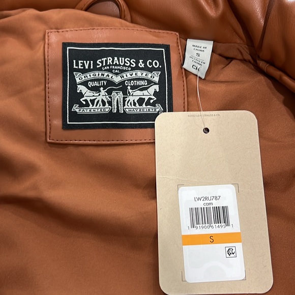 Women’s Levis oversized puffer vest-camel color size Small - Picture 5 of 7